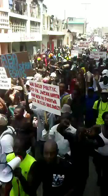 Anti-govt/corruption protests erupting throughout Haiti today.  This is Ti Goave, about 49 miles SW of PAP.   