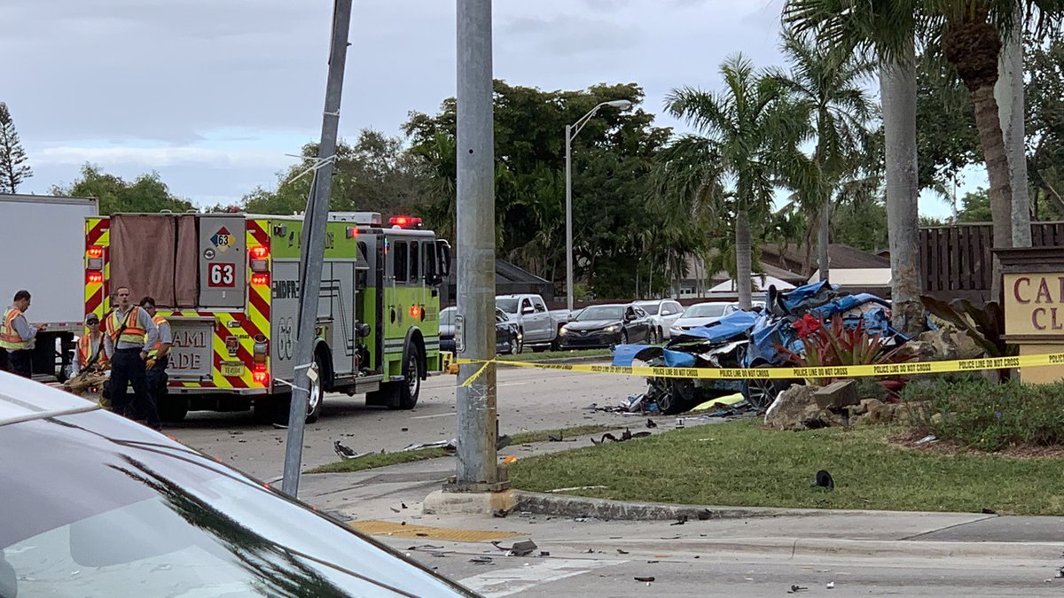 1 dead, another hurt in car crash in northeast Miami-Dade