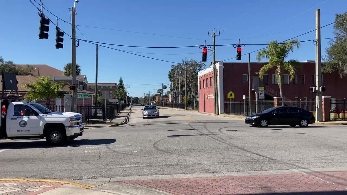Road barricades around 
@bethunecookman  have been removed following call in threat of bombs.