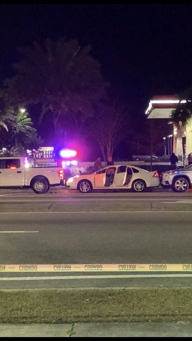 Suspect shot by @DaytonaBchPD tonight U.S. 1 near Beville has died. Officials say detectives were doing surveillance on suspect allegedly connected to another crime. Suspect got in white car & officers boxed him in. He allegedly went for a gun and was shot