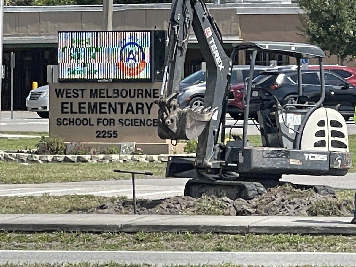 West Melbourne Elementary School for Science evacuated due to nearby gas leak in construction site in front of school on Minton Rd. Students relocated to safe area.