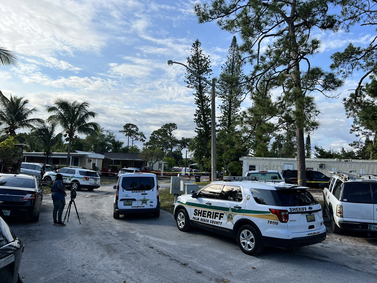 @PBCountySheriff tells there was a fatal shooting at Casa del Monte Mobile Home Park. One man has been detained. No threat to the public at this time