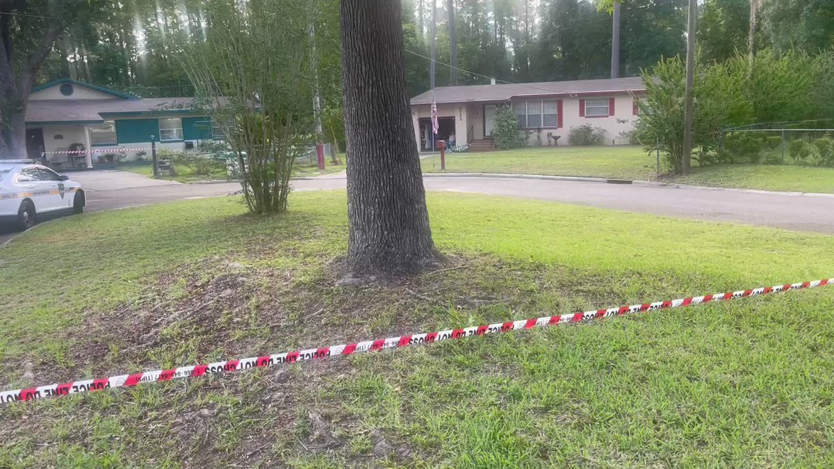 @JSOPIO confirms officers are investigating a stabbing on Arques Road on the west side. @THEJFRD says it responded here around 7:45 a.m. and rushed someone to a hospital considered to be in serious condition.