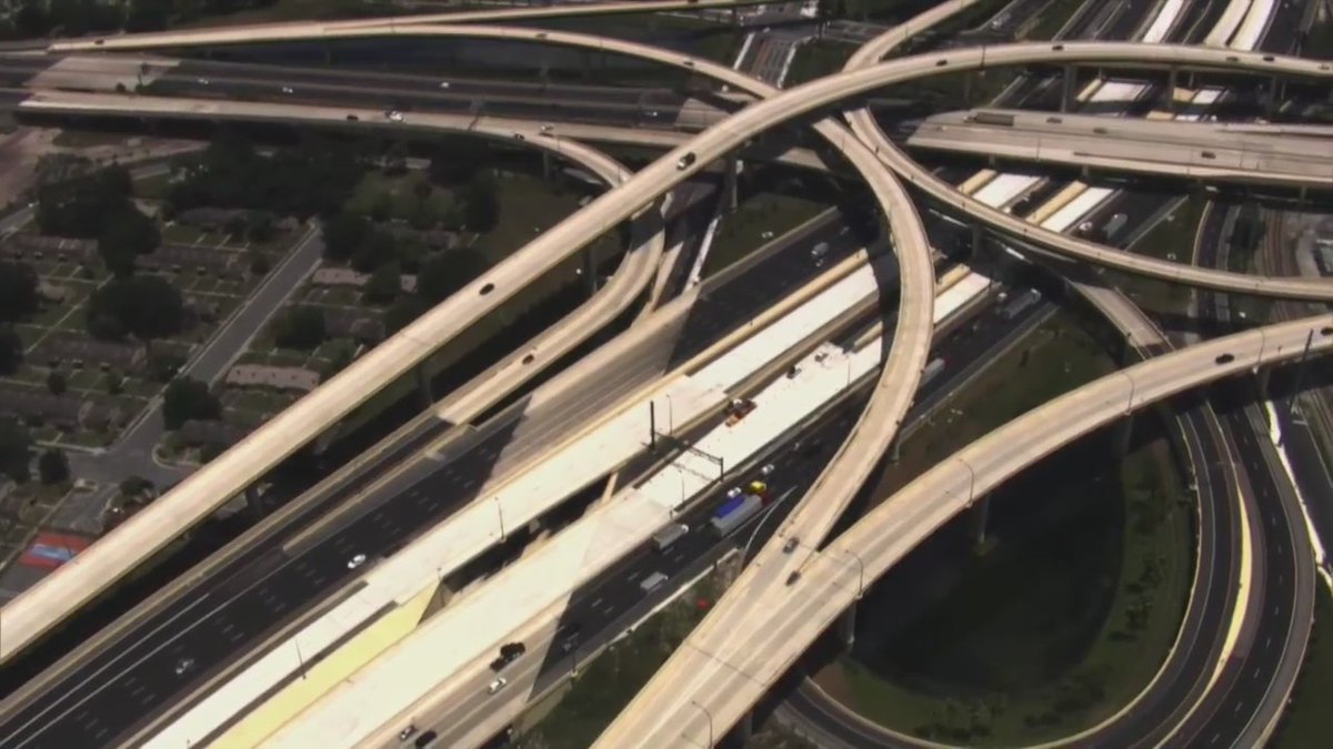 1 dead after car drops off interchange onto I-4, police say