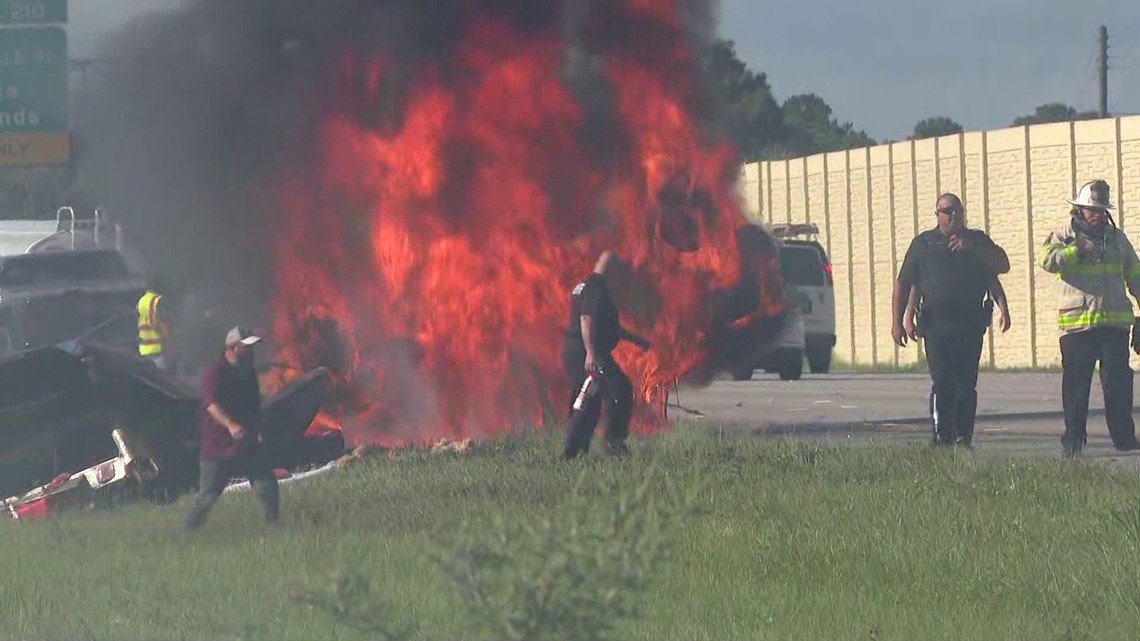 2 people killed in fiery I-75 crash near Fruitville Road