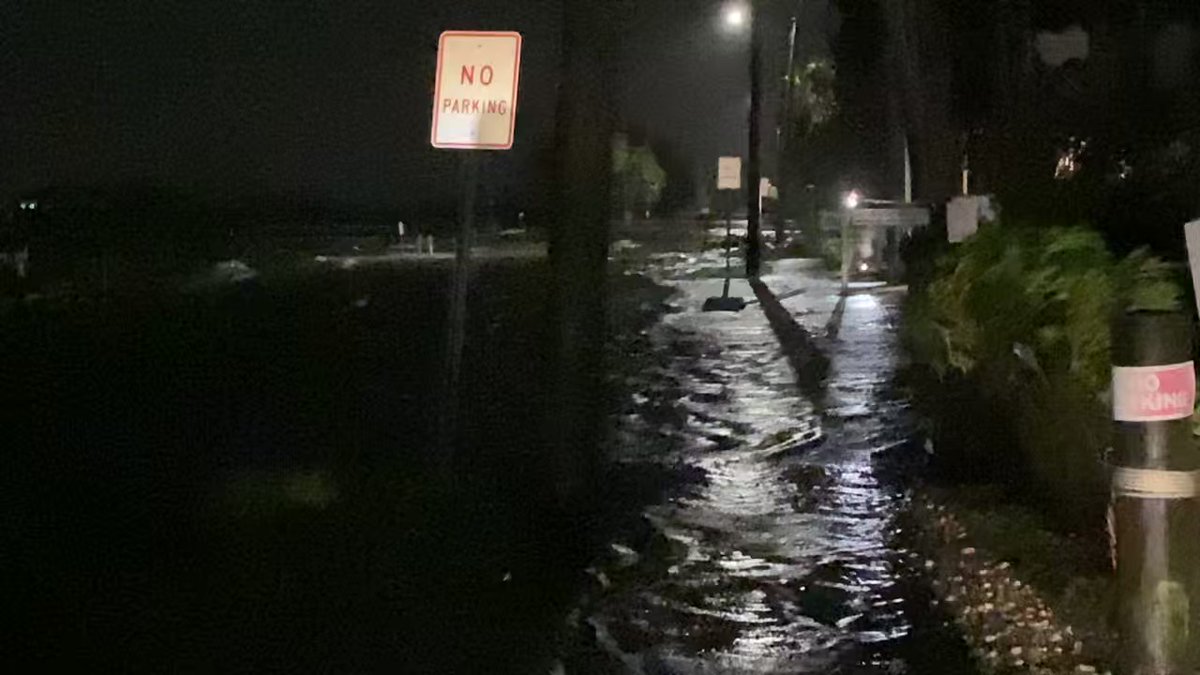 FLOODING on Halifax Dr in Port Orange, right off Dunlawton bridge. Gusty wins pushing high waters from Halifax Rivers near homes