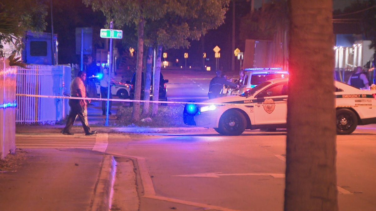 2 shot while in car in Miami-Dade, police say