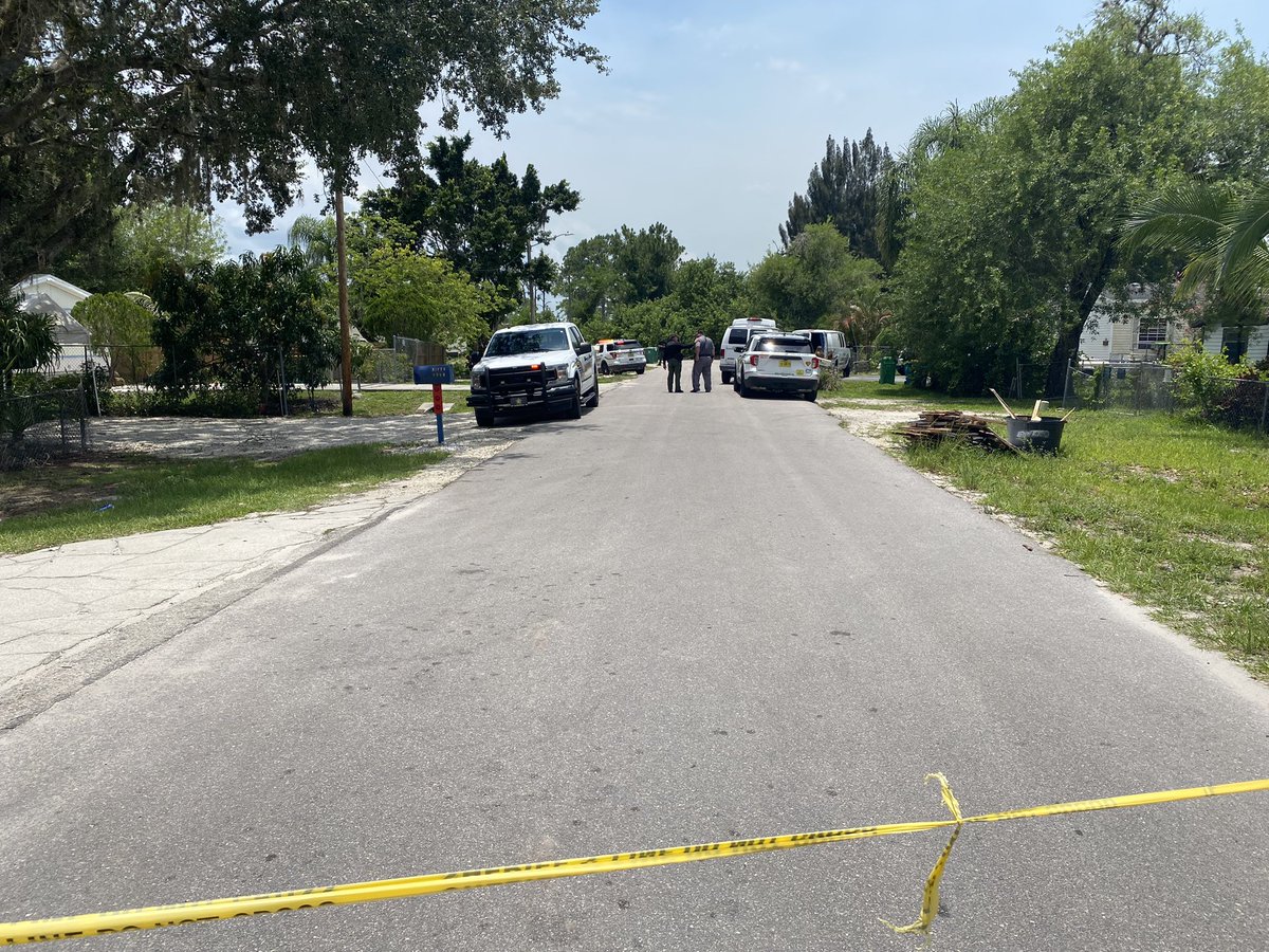 Scene along Apple St. In Immokalee as @CollierSheriff deputies are investigating a shooting that sent one person to the hospital.  A white pickup truck just beyond the scene has 4 bullet holes in the back, as well as a shattered back windshield