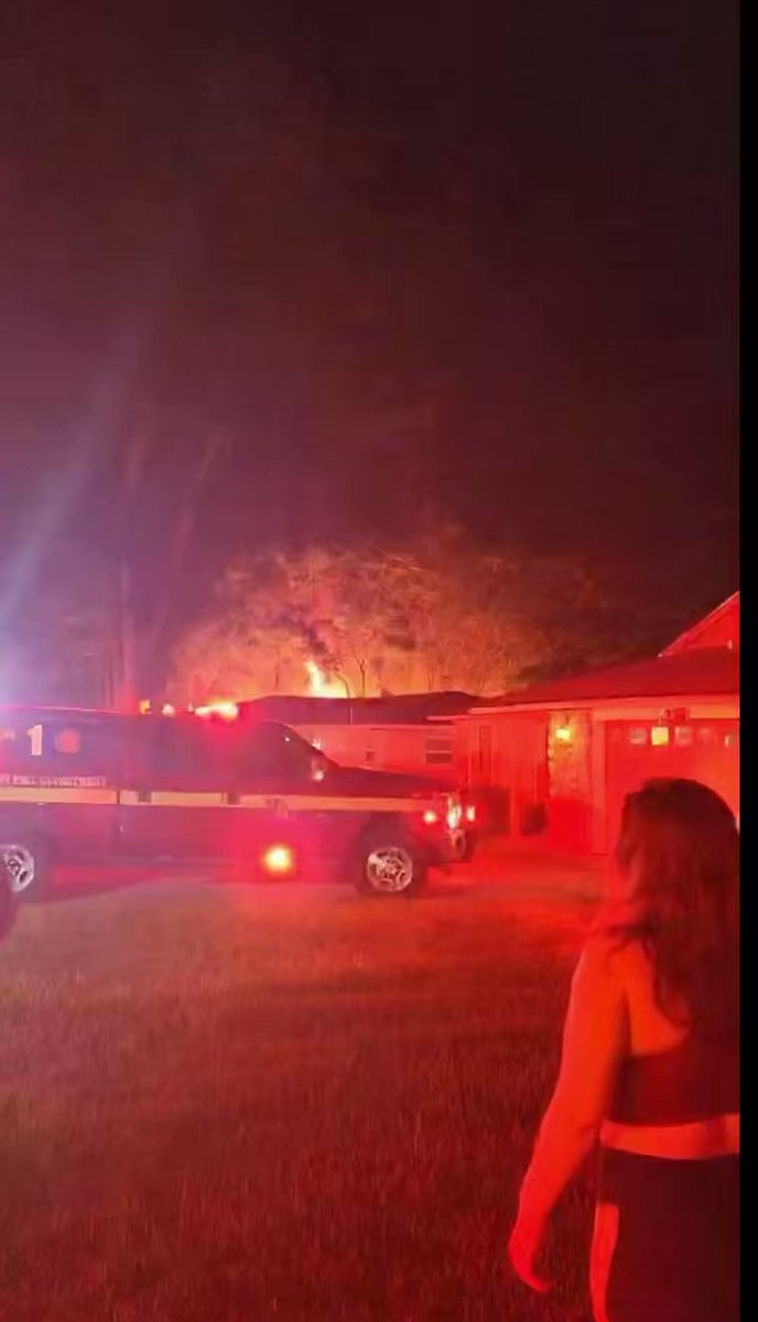 Large fire, police presence on Terry Dr. in Altamonte Springs. one was inside the house at time of fire by @AltamontePolice, which is good. Neighbors say the house has been vacant. They say it' a problem house oft occupied by transients