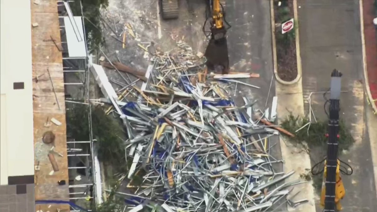 Part of scaffolding collapses in Downtown Orlando