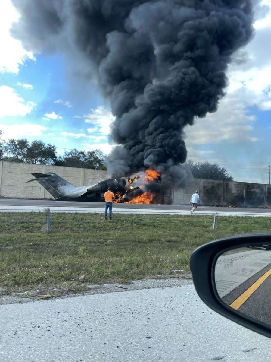 Private jet crashes onto Interstate 75 in Naples, Florida; no word on injuries