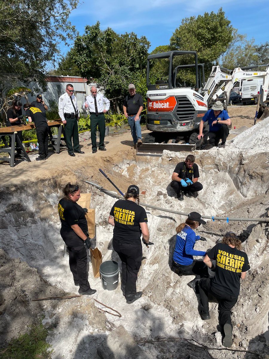 Volusia sheriff's detectives investigating the disappearance of a 16-year-old Ormond Beach girl almost 20 years ago discovered human remains this afternoon during the excavation of a suspected burial site