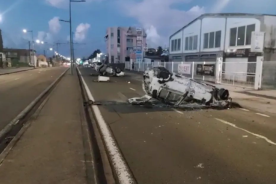 Martinique: Voertuigen en afval in brand gestoken tijdens de nacht in Sainte-Thérèse in Fort-de-Francenn