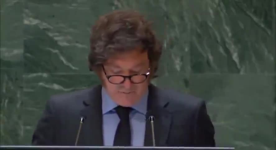 Durante seu discurso na Assembleia Geral das Nações Unidas, o presidente argentino Javier Milei rejeitou a inclusão das ditaduras sangrentas de Cuba e Venezuela no Conselho de Direitos Humanos. Nesta mesma casa, que alega defender os direitos humanos, eles permitiram que ditaduras sangrentas como as de Cuba e Venezuela entrassem no Conselho de Direitos Humanos, sem a menor reprovação, disse Milei.