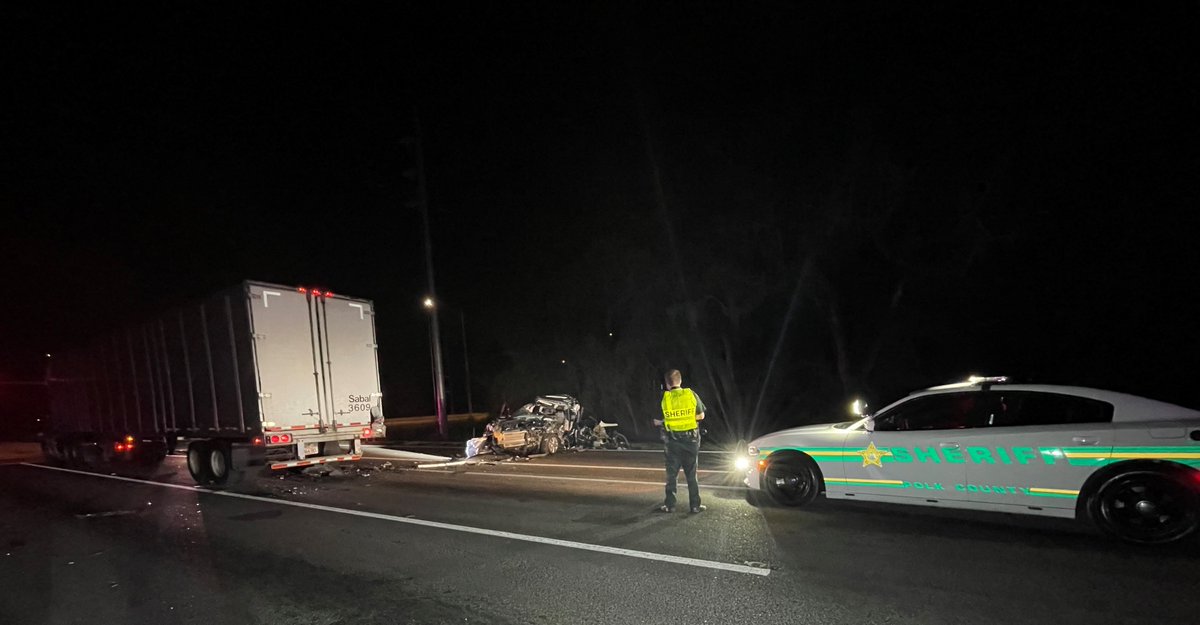 Woman dies after crashing into the back of a semi in Bartow