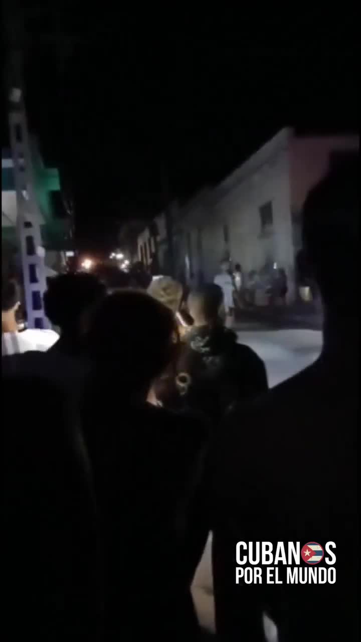 Massive protests at this hour in several places in Cuba