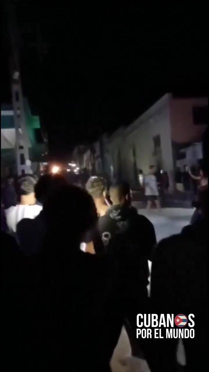 Massive protests at this hour in several places in Cuba