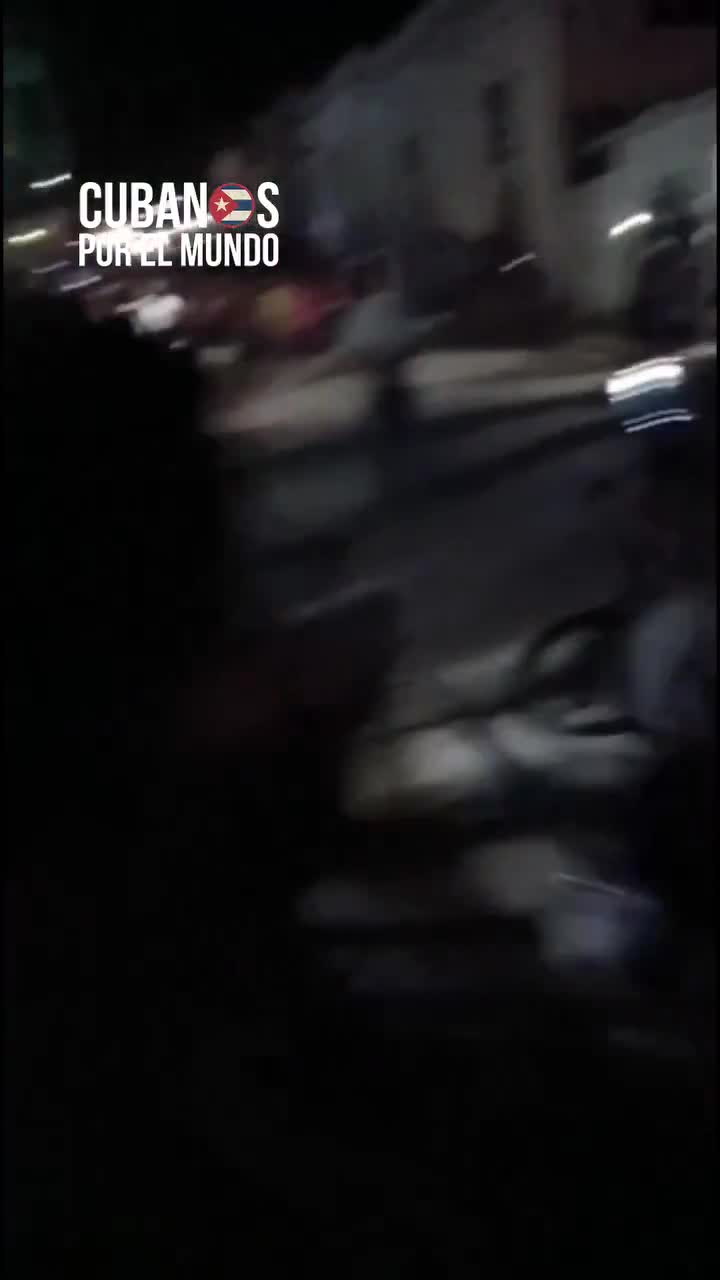 Massive protests at this hour in several places in Cuba