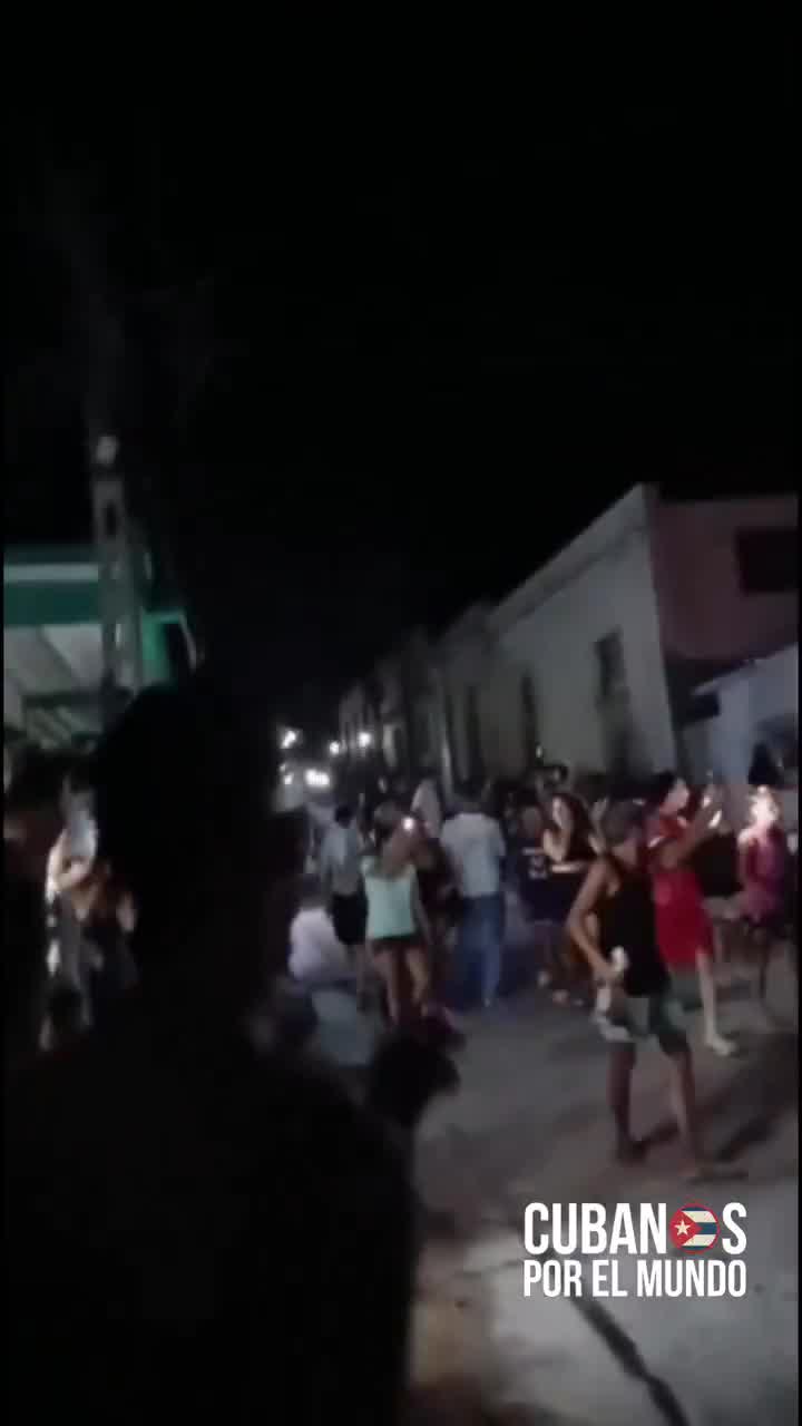 Massive protests at this hour in several places in Cuba
