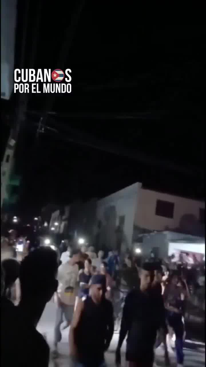 Massive protests at this hour in several places in Cuba