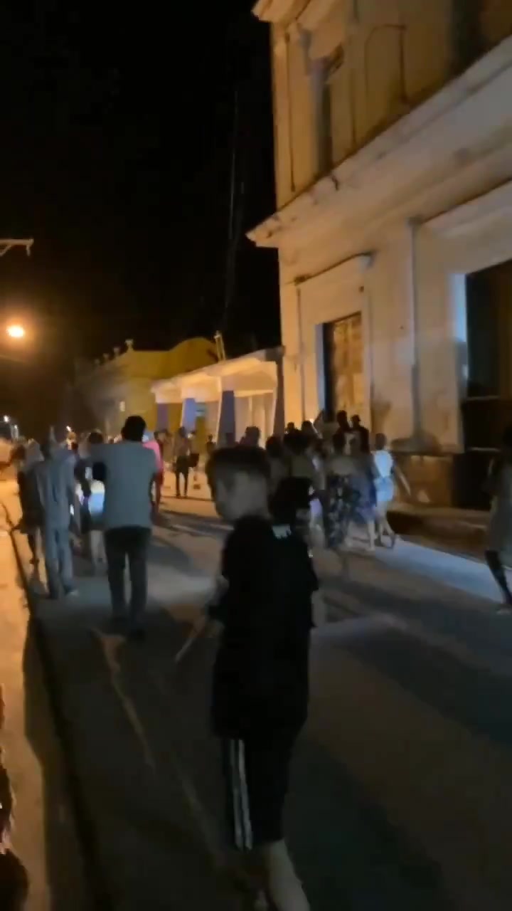 Massive protests over hunger and the lack of electricity are reported in Cuba. Currently, the population of Holguín is taking to the streets. Areas like Gíbara have been without electricity and water for several days, compounded by hunger.