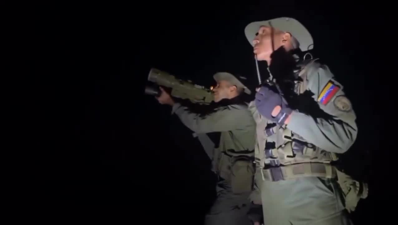 Militares venezolanos probaron el disparo de un Igla contra una bengala objetivo en Isla Orchilla anoche durante ejercicios militares a gran escala en la isla de la Infantería de Marina, la Armada y la aviación militar.