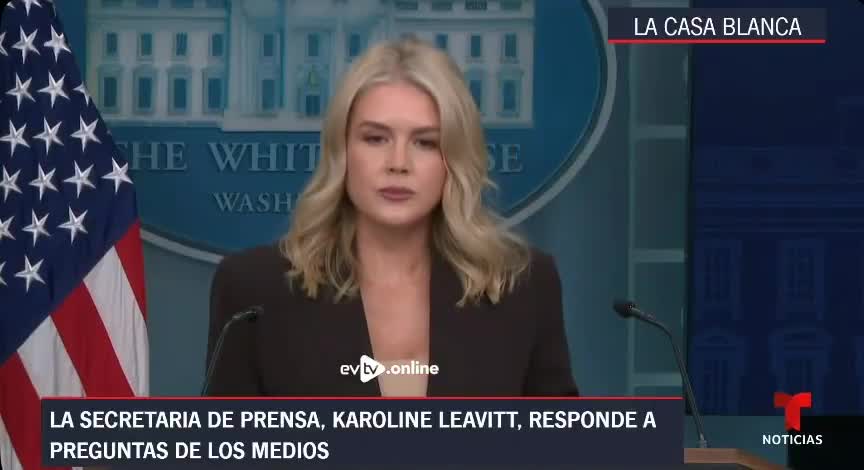 EEUU evita ofrecer detalles sobre la “fase dos” del operativo militar contra el narcotráfico en el Cariben Casa Blanca evitó este lunes ofrecer precisiones sobre la posible activación de una “fase dos” en el despliegue militar estadounidense en el mar Caribe contra los carteles del narcotráfico. Durante una rueda de prensa, la vocera presidencial, Karoline Leavitt señaló que no entraría “en detalles sobre las propuestas específicas” del presidente, pero reiteró que la postura de Washington frente al régimen de Nicolás Maduro.  “Hemos sido claros: el régimen de Maduro es ilegítimo. Trump ha tomado medidas muy estrictas para luchar contra el narcotráfico y evitar que las drogas entren a nuestro país procedentes de Venezuela”, subrayó Leavitt. - @EVTVMiami
