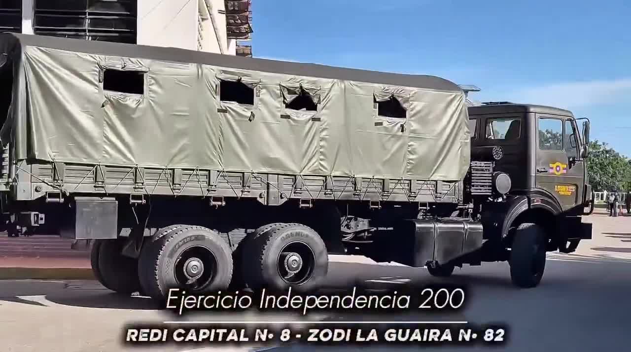 The Venezuelan military posted a video relating to this showing them loading equipment and guns into a container truck from the base at Catia La Mar and equipment including the ‘hedgehogs’ at the Caracas- La Guaira highway