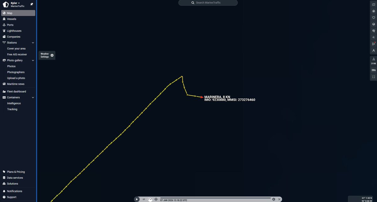 مارینرا (۹۲۳۰۸۸۰) اکنون از شرق به جنوب شرقی به سمت شمال اسکاتلند/شتلند رو به بالا است.