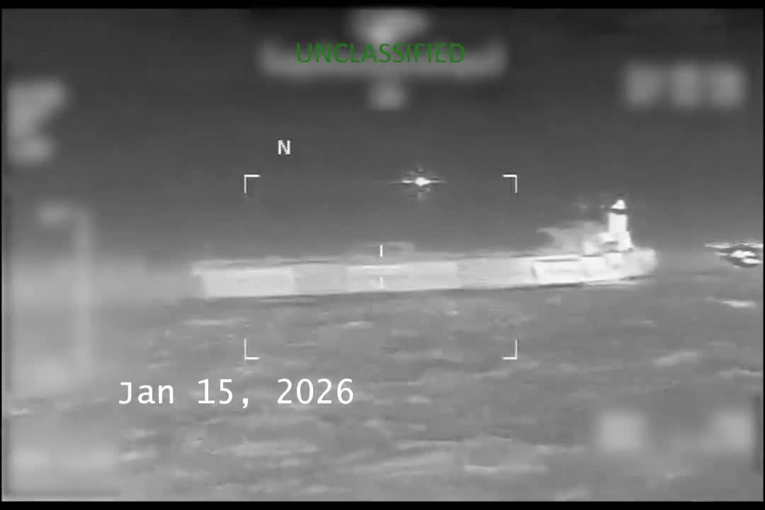 შეერთებულმა შტატებმა ვენესუელასთან დაკავშირებული კიდევ ერთი ნავთობტანკერი დააკავა. ოპერაციის „სამხრეთის შუბის ფარგლებში, თავდაცვის დეპარტამენტმა აშშ-ის სანაპირო დაცვასთან (USCG), სამშობლოს უსაფრთხოების დეპარტამენტთან (DHSgov) და იუსტიციის დეპარტამენტთან (TheJusticeDept) თანამშრომლობით. გამთენიისას ჩატარებული კიდევ ერთი ოპერაციის ფარგლებში, ერთობლივი სამუშაო ჯგუფის „სამხრეთის შუბის საზღვაო ქვეითებმა და მეზღვაურებმა, სამშობლოს უსაფრთხოების დეპარტამენტის მხარდასაჭერად, დატოვეს USS Gerald R. Ford (CVN 78) და ინციდენტების გარეშე დააკავეს ტანკერი „ვერონიკა. „ვერონიკა უახლესი ტანკერია, რომელიც პრეზიდენტ ტრამპის მიერ კარიბის ზღვის აუზში სანქცირებული გემებისთვის დაწესებული კარანტინის საწინააღმდეგოდ მოქმედებს, რაც კიდევ ერთხელ აჩვენებს აშშ-ის სანაპირო დაცვის ძალისხმევის ეფექტურობას დასავლეთ ნახევარსფეროში უკანონო საქმიანობასთან საბრძოლველად.