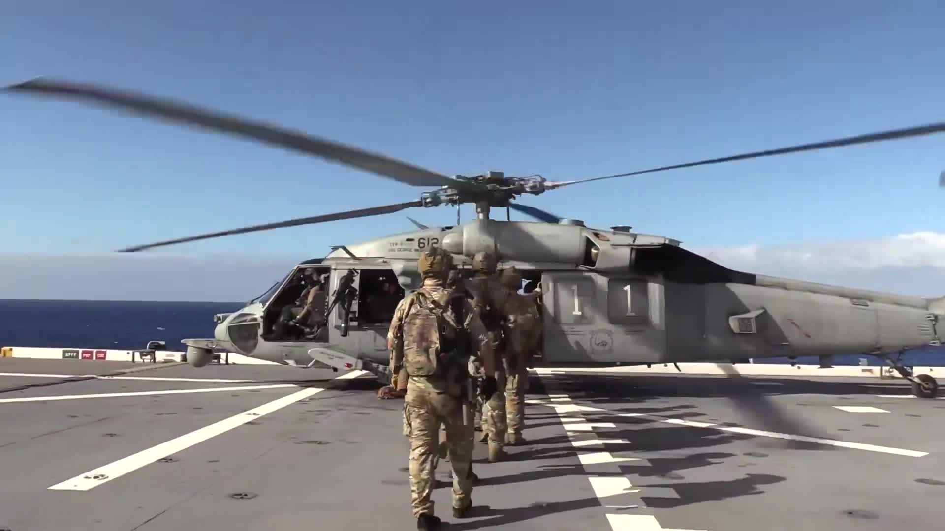 Über Nacht führten US-Streitkräfte im Zuständigkeitsbereich des INDOPACOM eine Kontrolle und Enterung der Aquila II durch. Die Kontrolle verlief ohne Zwischenfälle. Die Aquila II hatte die von Präsident Trump verhängte Quarantäne für sanktionierte Schiffe in der Karibik missachtet. Das US-Kriegsministerium verfolgte das Schiff von der Karibik bis in den Indischen Ozean.