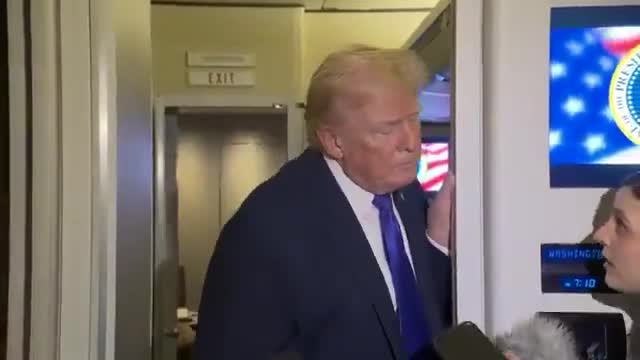 Reportero: Sobre Venezuela, Rodríguez dijo la semana pasada que Maduro sigue siendo un presidente legítimo. Trump: Probablemente tenga que decirlo. Creo que, políticamente, tiene que decirlo. Está haciendo un muy buen trabajo.