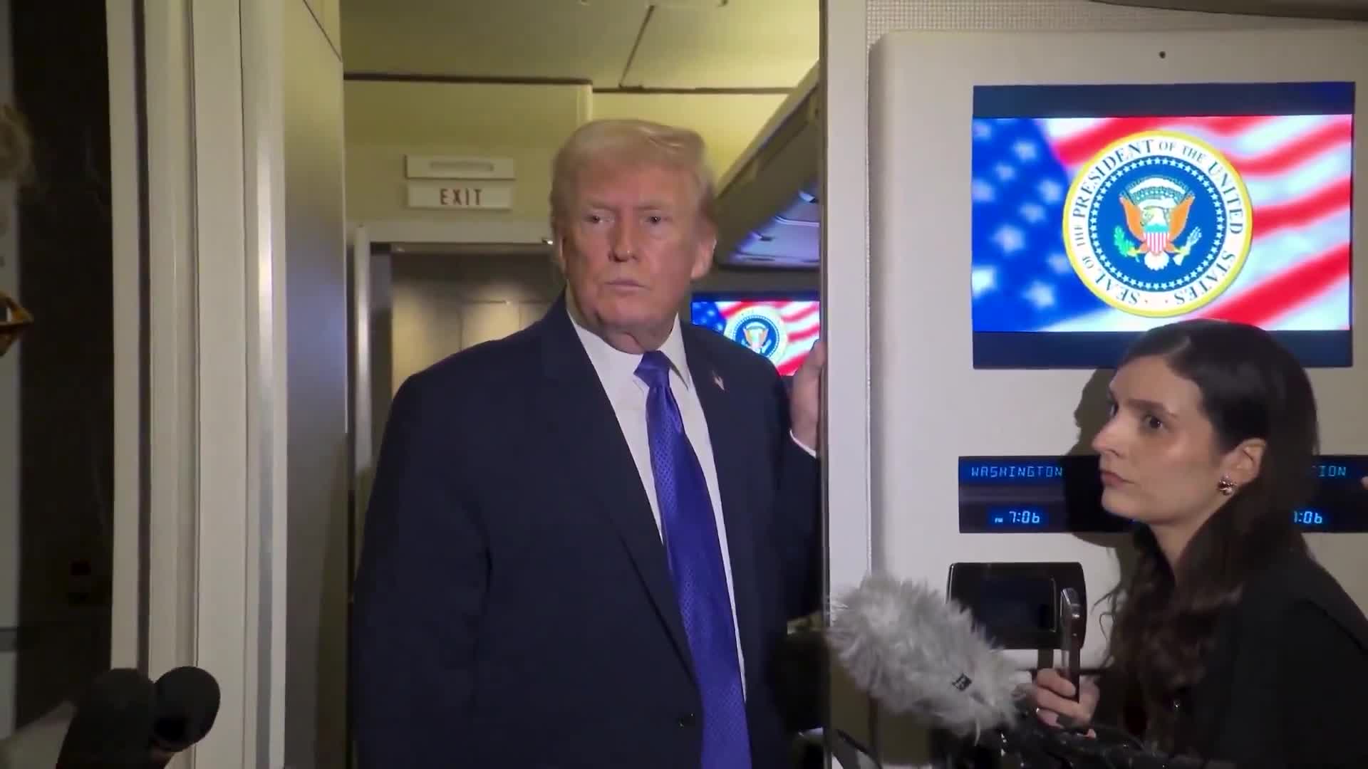 TRUMP: Cuba es, ahora mismo, una nación fallida. Estamos hablando con Cuba ahora mismo. Marco Rubio está hablando con Cuba ahora mismo, y definitivamente deberían llegar a un acuerdo porque es realmente una amenaza humanitaria.