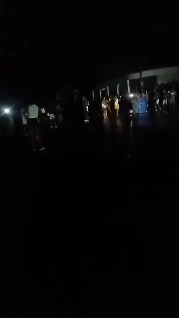 Küba'nın başkenti Havana'da gece saatlerinde protestolar patlak verdi. Başkentin çeşitli mahallelerinde hükümete karşı gösteriler düzenlendiği bildiriliyor.