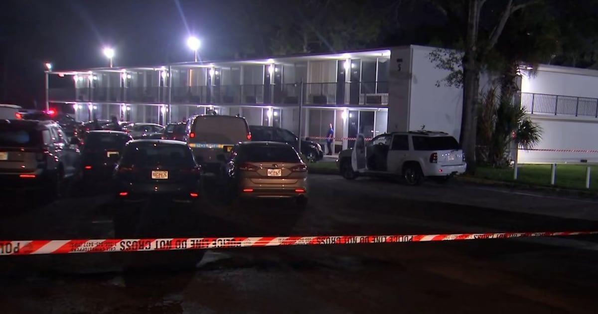 Man dead after shooting at apartment complex in Highlands
